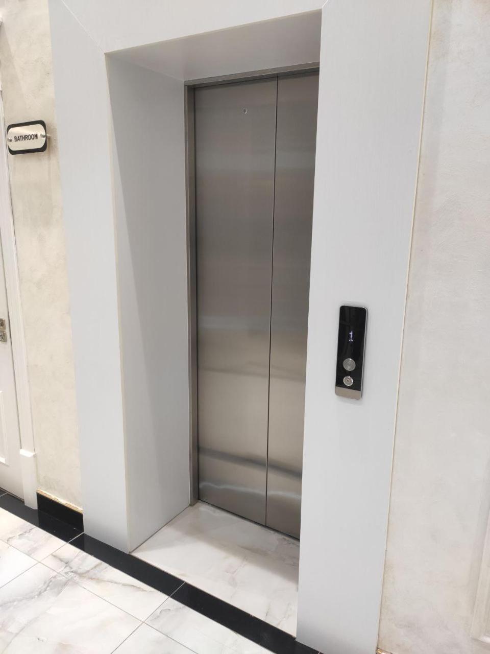 Status Hotel Qarshi Exterior foto