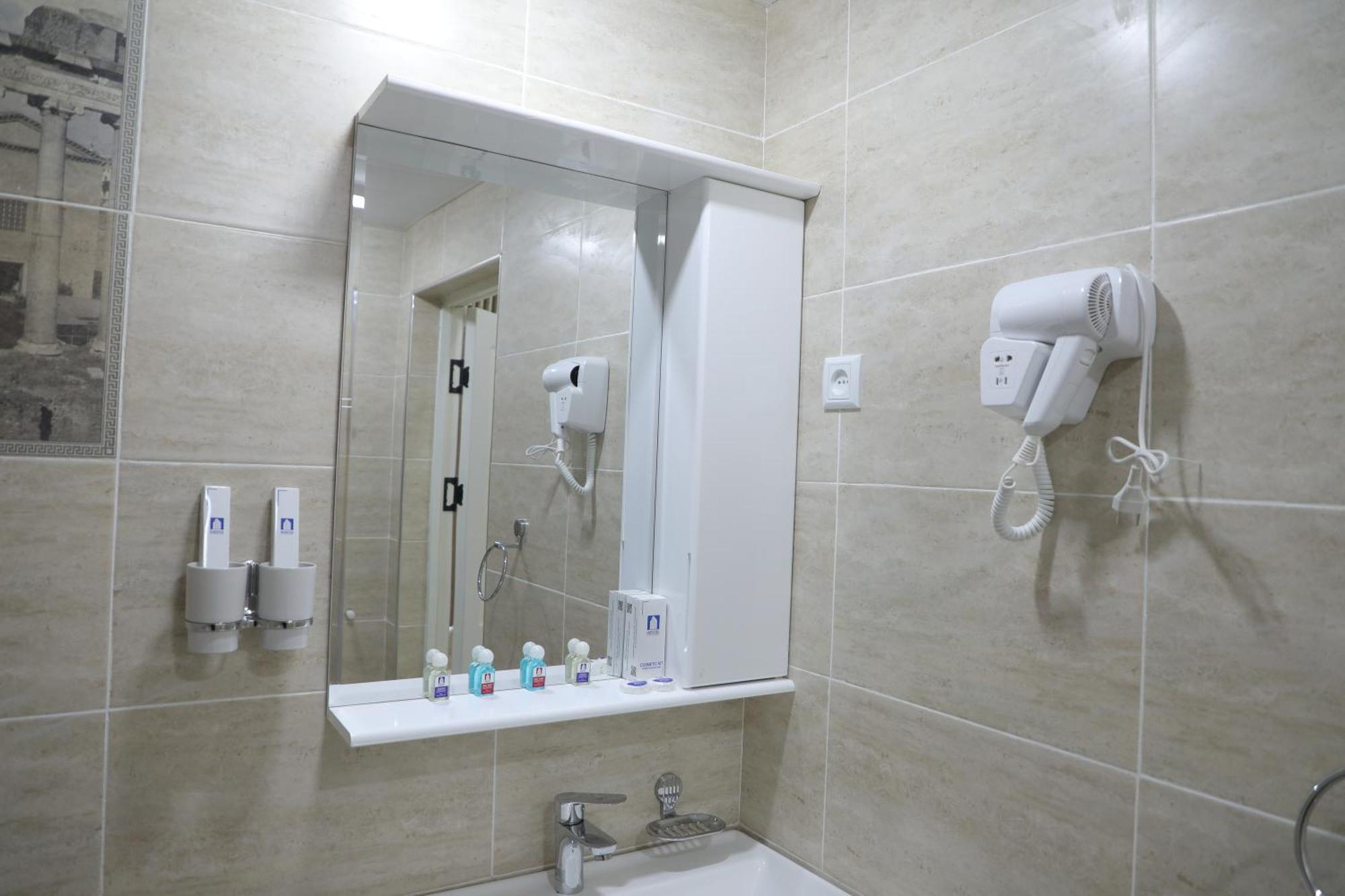 Status Hotel Qarshi Exterior foto