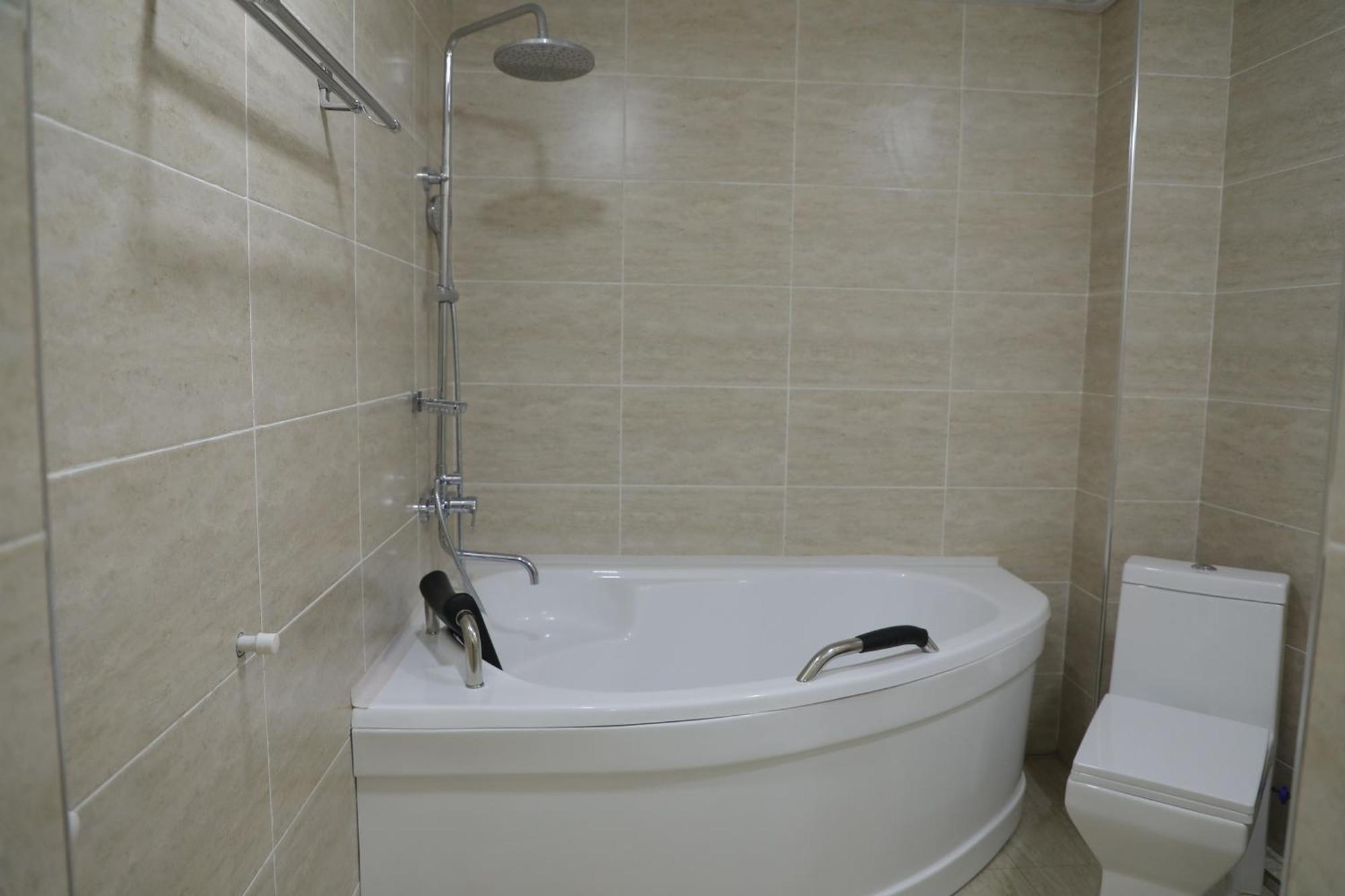 Status Hotel Qarshi Exterior foto