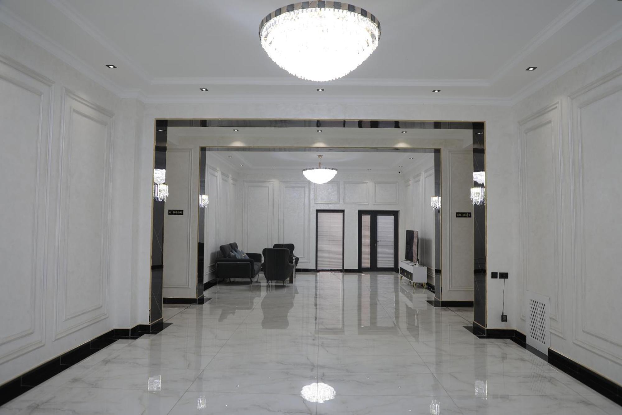 Status Hotel Qarshi Exterior foto