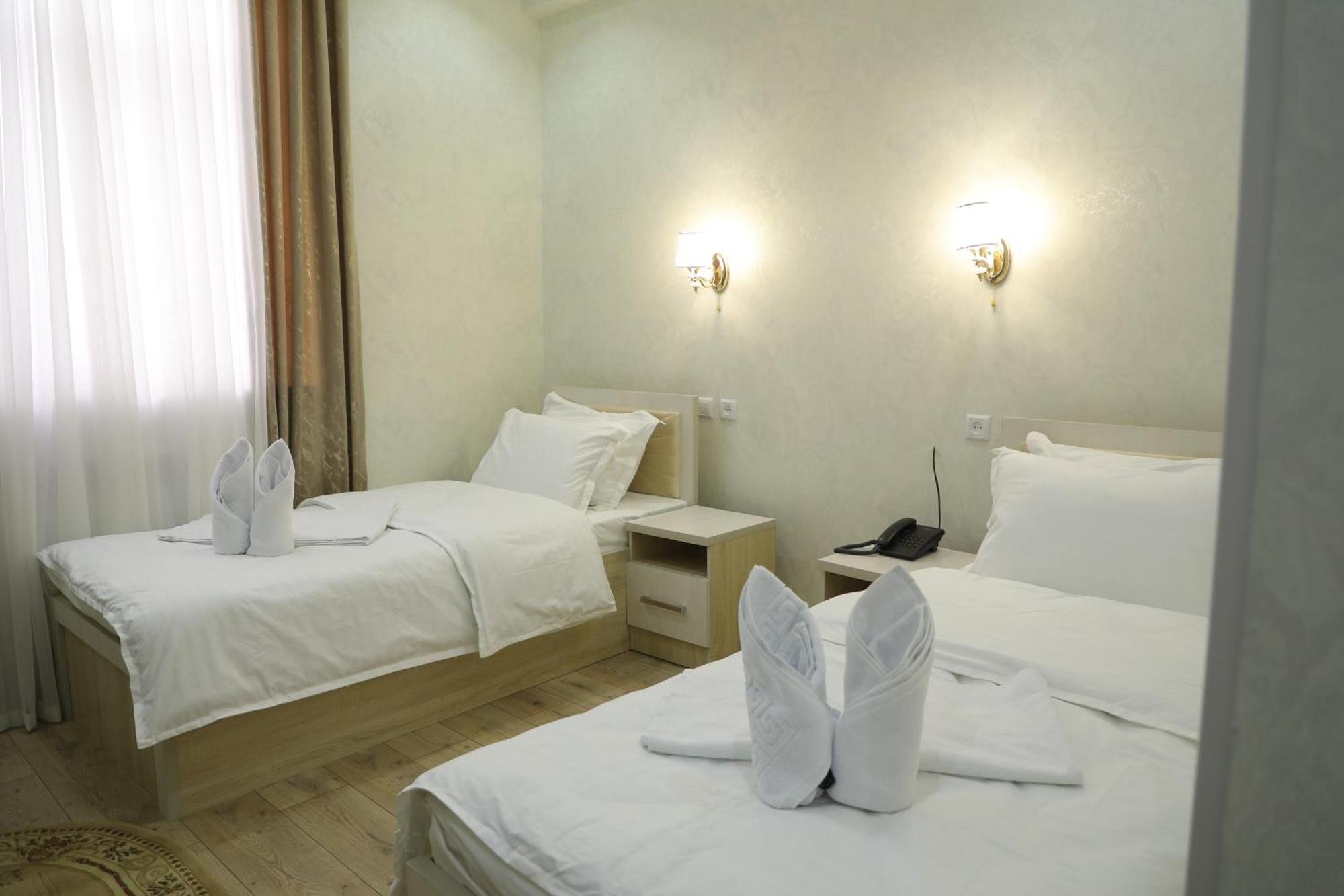 Status Hotel Qarshi Exterior foto